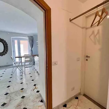 Apartment Dantis Domus At The Levanto