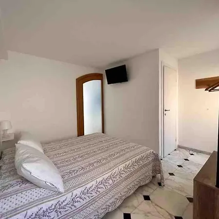 Dantis Domus At The *