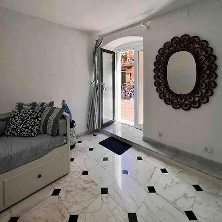 Lägenhet Dantis Domus At The