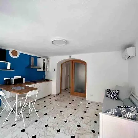 Dantis Domus At The * Levanto