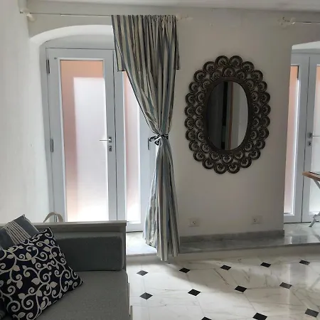 Dantis Domus At The Appartement Levanto