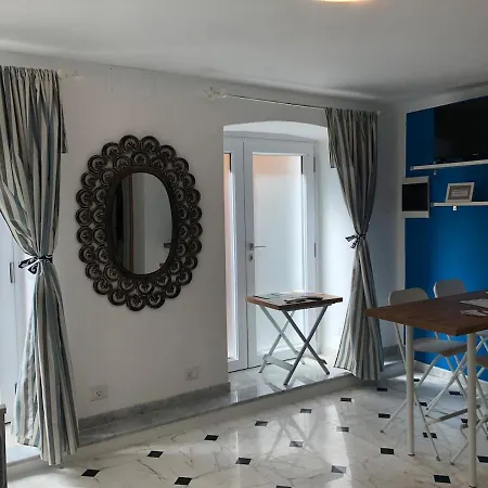 Dantis Domus At The Appartement *