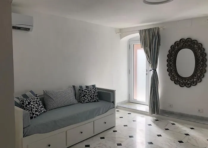 Dantis Domus At The * Λεβάντο