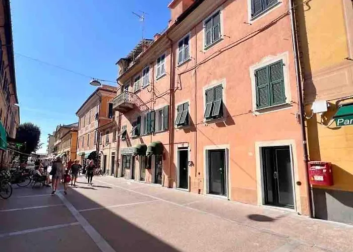 Dantis Domus At The Λεβάντο